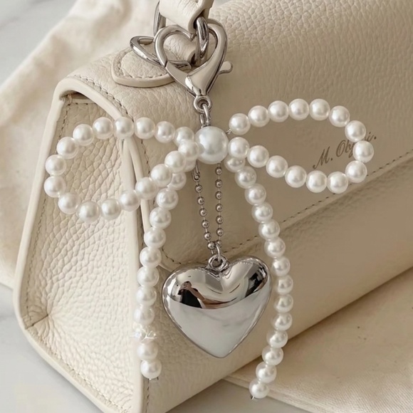 Delicate Beaded Key Chain White Pearl Bow Keychain Bag Charm - Picture 3 of 3
